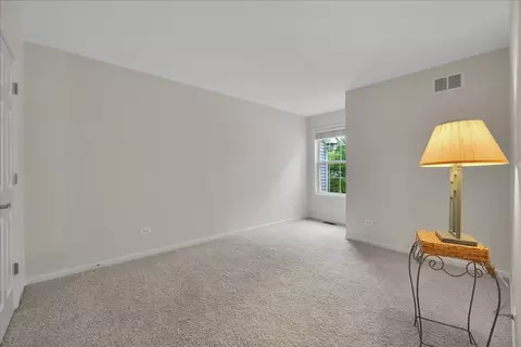 Bedroom - 2034 Ivy Ridge Dr, Hoffman Estates, IL 60192 photo 6 of 8