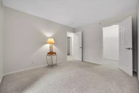 Bedroom - 2034 Ivy Ridge Dr, Hoffman Estates, IL 60192 photo 5 of 8