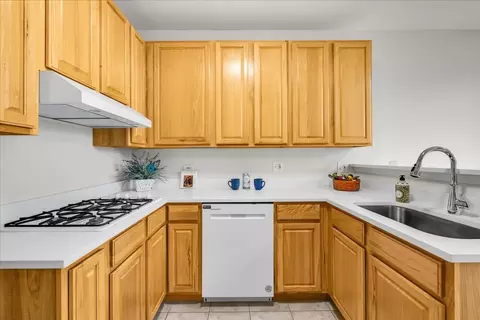 Kitchen - 2034 Ivy Ridge Dr, Hoffman Estates, IL 60192 photo 1 of 6