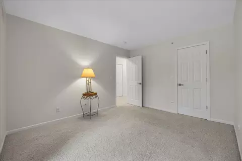 Bedroom - 2034 Ivy Ridge Dr, Hoffman Estates, IL 60192 photo 4 of 8