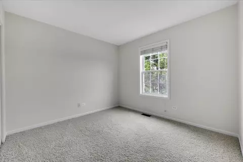 Bedroom - 2034 Ivy Ridge Dr, Hoffman Estates, IL 60192 photo 7 of 8