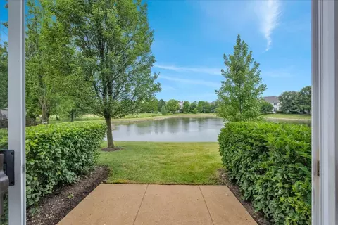 View/Area - 2034 Ivy Ridge Dr, Hoffman Estates, IL 60192 photo 2 of 2