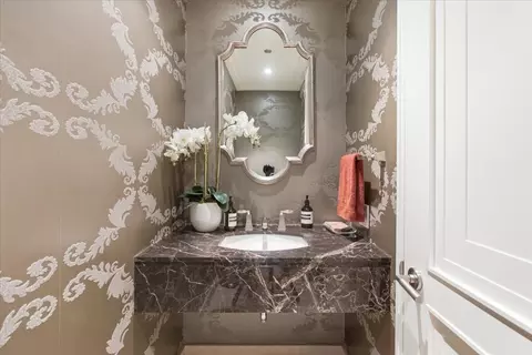Bath - 159 E Walton Pl #8D, Chicago, IL 60611 photo 3 of 7