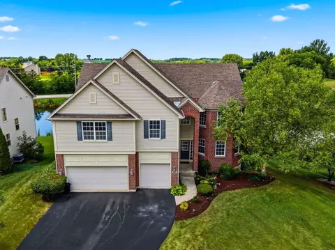 5218 Greenshire Cir, Lake In The Hills, IL 60156