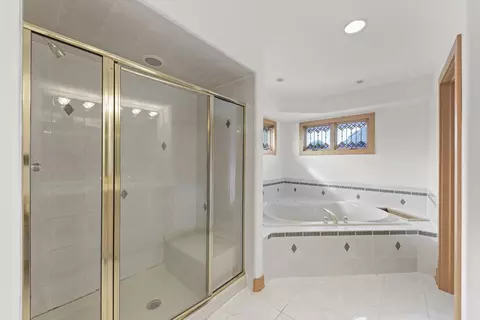 Bath - 13258 Lakepoint Dr, Plainfield, IL 60585 photo 4 of 6