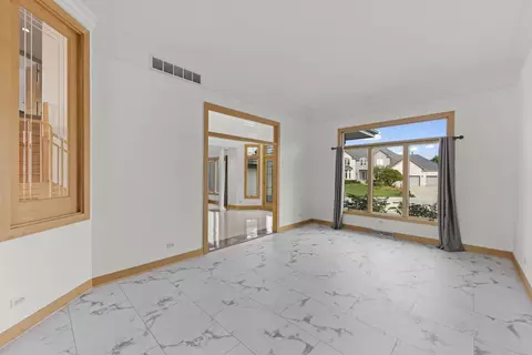 Living - 13258 Lakepoint Dr, Plainfield, IL 60585 photo 2 of 7