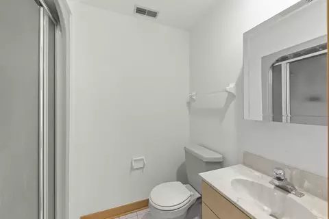 Bath - 13258 Lakepoint Dr, Plainfield, IL 60585 photo 1 of 6