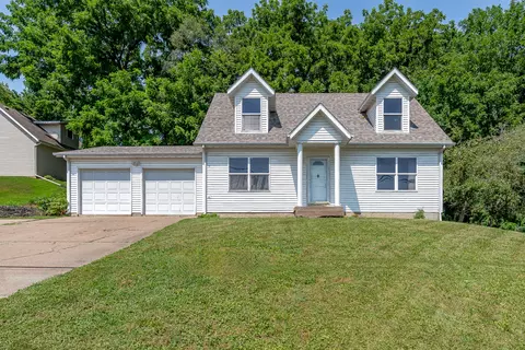 1148 Valley Dr, Riverdale, IA 52722