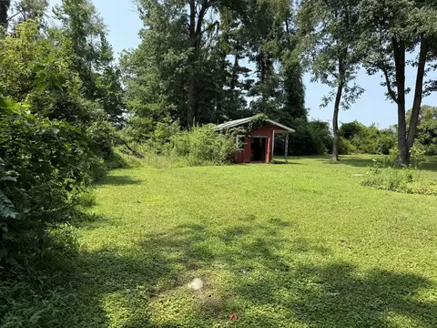 Exterior - 715 State St, Eldorado, IL 62930 photo 6 of 8