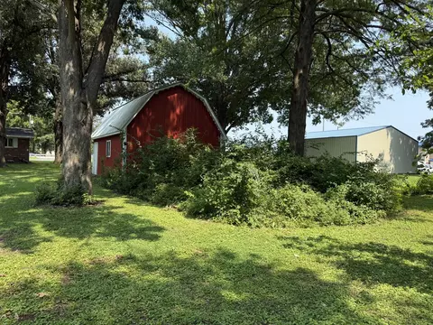 Exterior - 715 State St, Eldorado, IL 62930 photo 5 of 8