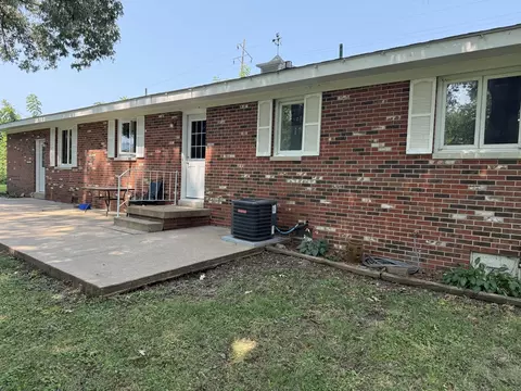 Other - 715 State St, Eldorado, IL 62930 photo 2 of 3