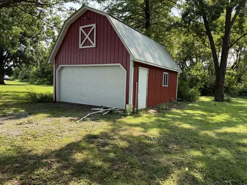 Exterior - 715 State St, Eldorado, IL 62930 photo 3 of 8