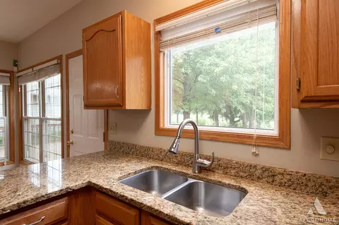 Kitchen - 333 Brittany Trl, Elgin, IL 60120 photo 4 of 4