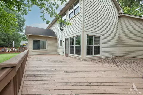 Exterior - 333 Brittany Trl, Elgin, IL 60120 photo 5 of 10