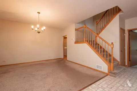 Living - 333 Brittany Trl, Elgin, IL 60120 photo 1 of 7