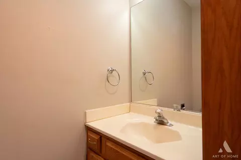Bath - 333 Brittany Trl, Elgin, IL 60120 photo 1 of 5