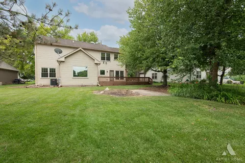 Exterior - 333 Brittany Trl, Elgin, IL 60120 photo 8 of 10
