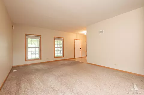 Living - 333 Brittany Trl, Elgin, IL 60120 photo 5 of 7