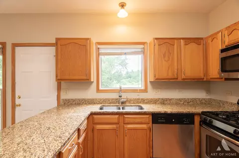 Kitchen - 333 Brittany Trl, Elgin, IL 60120 photo 2 of 4