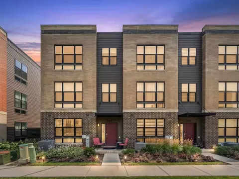 323 Summit Cir, Lombard, IL 60148