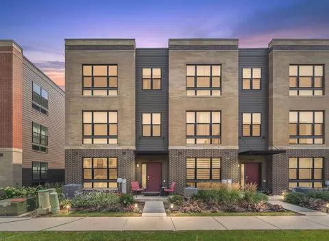 323 Summit Cir, Lombard, IL 60148
