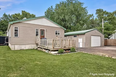 39 Fairfax Rd, Fox Lake, IL 60020