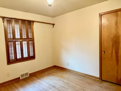 Bedroom - 1021 7th St, Peru, IL 61354 photo 1 of 7