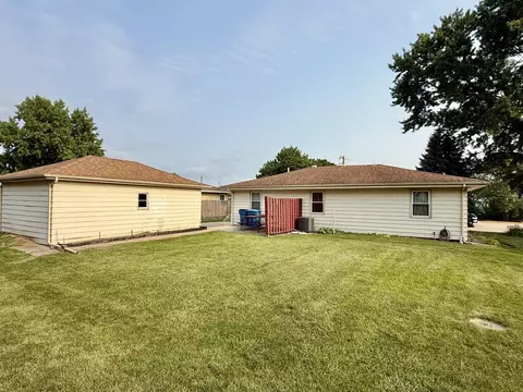 Exterior - 1021 7th St, Peru, IL 61354 photo 5 of 7