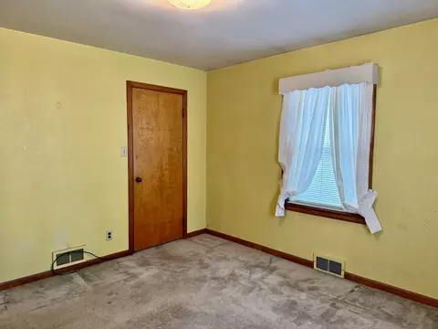 Bedroom - 1021 7th St, Peru, IL 61354 photo 7 of 7