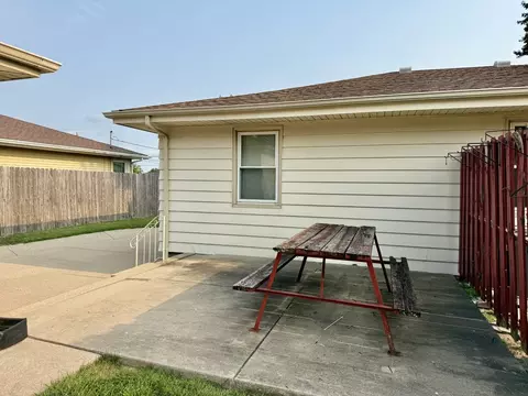 Exterior - 1021 7th St, Peru, IL 61354 photo 6 of 7