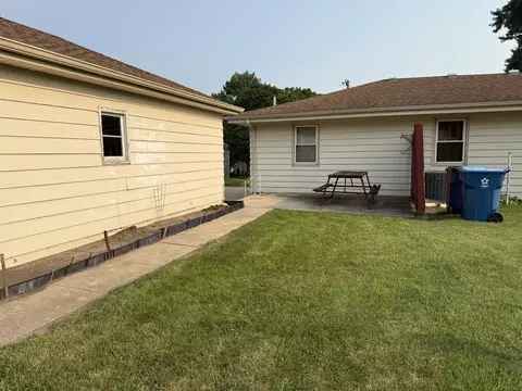Exterior - 1021 7th St, Peru, IL 61354 photo 4 of 7