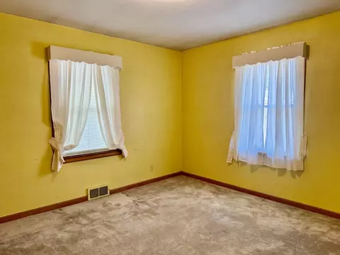 Bedroom - 1021 7th St, Peru, IL 61354 photo 6 of 7