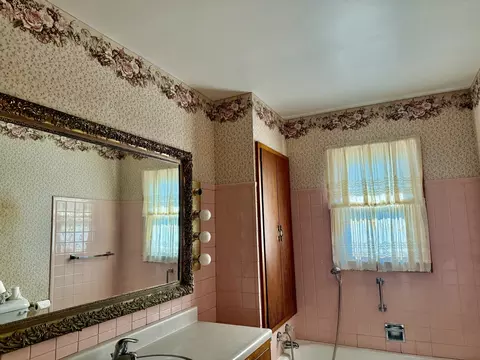 Bath - 1021 7th St, Peru, IL 61354 photo 1 of 2