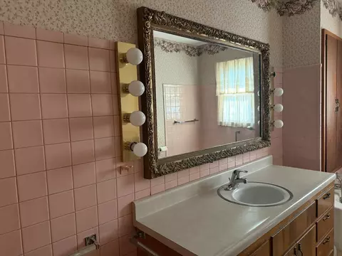 Bath - 1021 7th St, Peru, IL 61354 photo 2 of 2