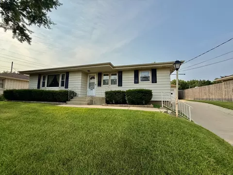 Exterior - 1021 7th St, Peru, IL 61354 photo 3 of 7