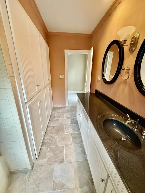 Bath - 811 NW 3rd Ave, Galva, IL 61434 photo 3 of 3