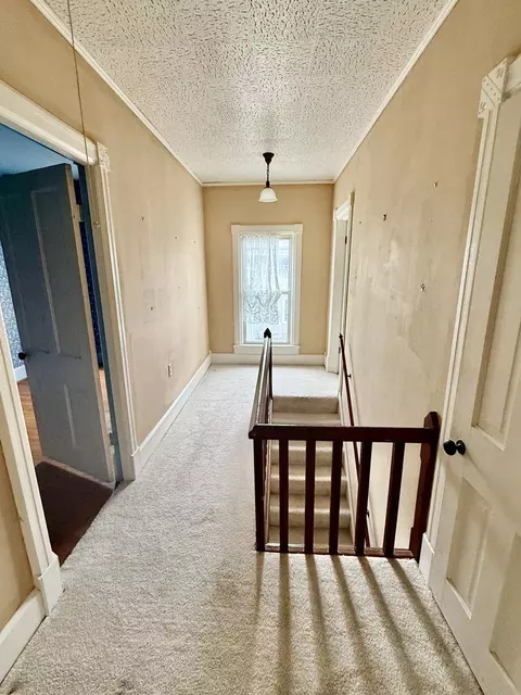 Entry Way - 811 NW 3rd Ave, Galva, IL 61434 photo 3 of 4