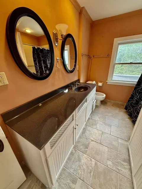 Bath - 811 NW 3rd Ave, Galva, IL 61434 photo 2 of 3