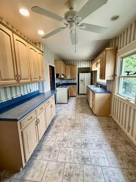 Kitchen - 811 NW 3rd Ave, Galva, IL 61434 photo 3 of 5