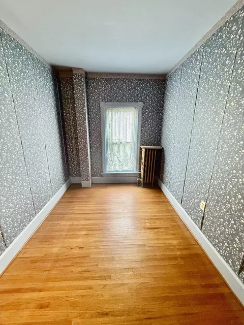 Bedroom - 811 NW 3rd Ave, Galva, IL 61434 photo 4 of 5