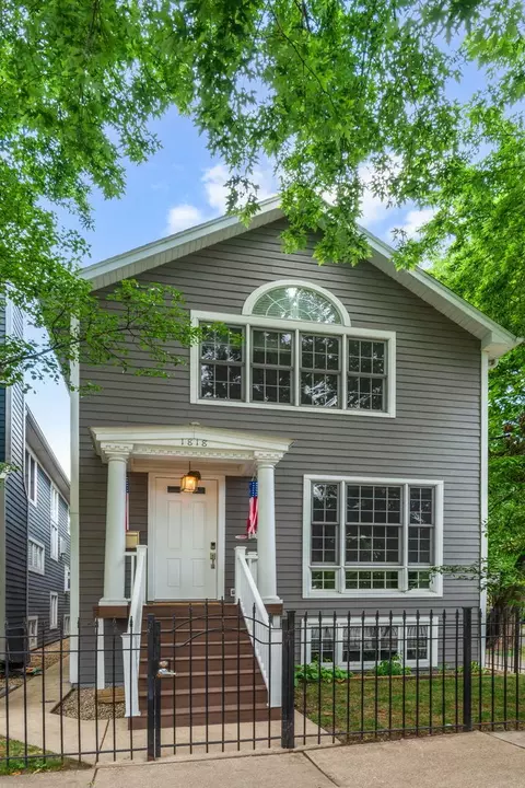1818 W Barry Ave, Chicago, IL 60657
