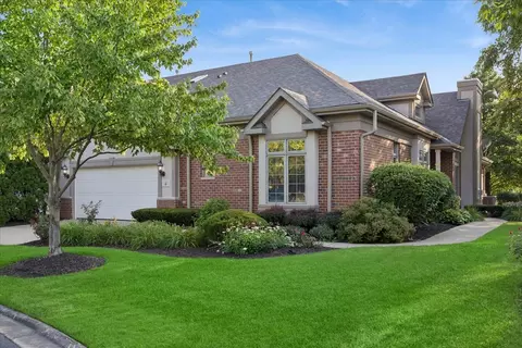 4 Shadow Creek Cir, Palos Heights, IL 60463