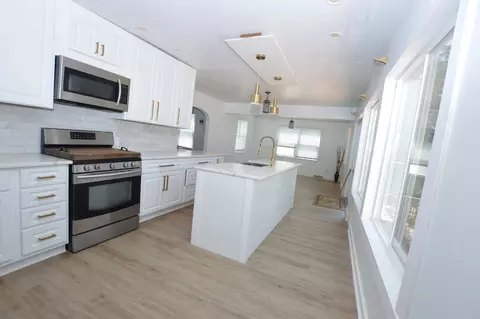 Kitchen - 4601 Spring Grove Rd, Mchenry, IL 60051 photo 2 of 3
