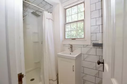 Bath - 4601 Spring Grove Rd, Mchenry, IL 60051 photo 1 of 2