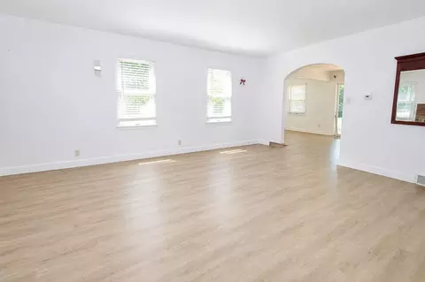 Living - 4601 Spring Grove Rd, Mchenry, IL 60051 photo 3 of 3