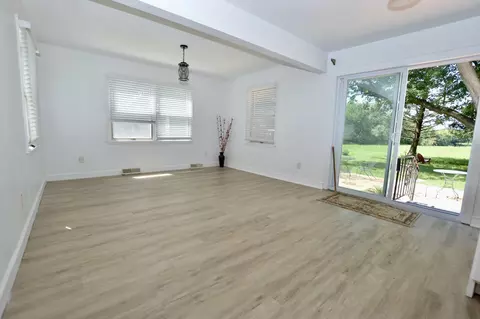 Living - 4601 Spring Grove Rd, Mchenry, IL 60051 photo 1 of 3