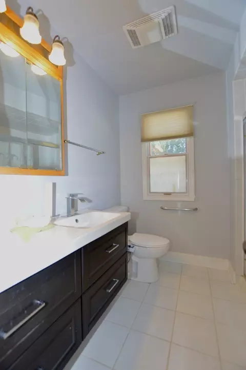 Bath - 4601 Spring Grove Rd, Mchenry, IL 60051 photo 2 of 2