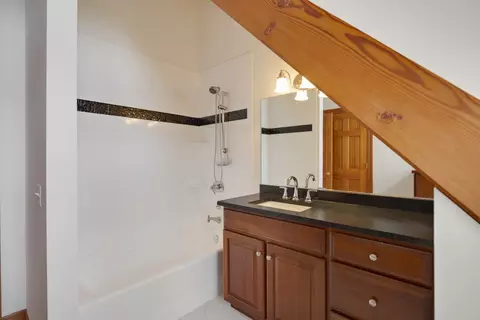 Bath - 3916 Windmere Ln, Johnsburg, IL 60051 photo 4 of 6
