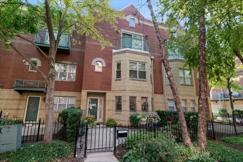 4530 S Woodlawn Ave #305, Chicago, IL 60653