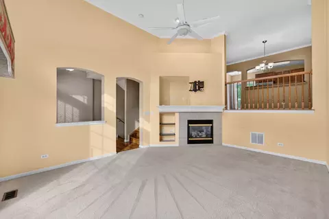 Living - 432 N Harrison St, Algonquin, IL 60102 photo 2 of 4